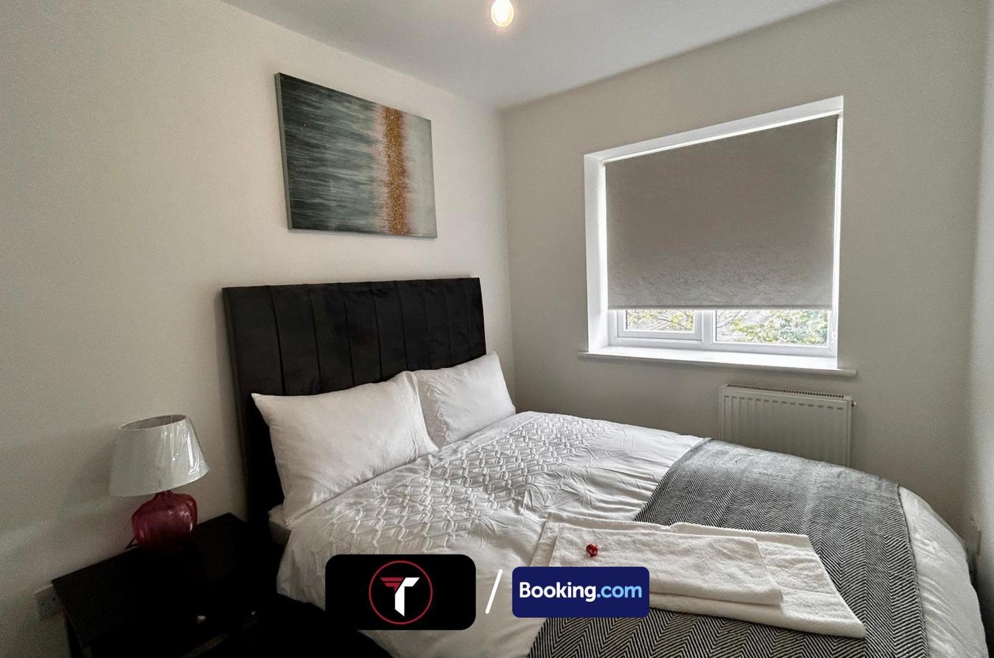 Spacious 4 Bedroom By Tara Stays Short Lets & Serviced Accommodation Aldershot With Free Wifi & Garden Εξωτερικό φωτογραφία