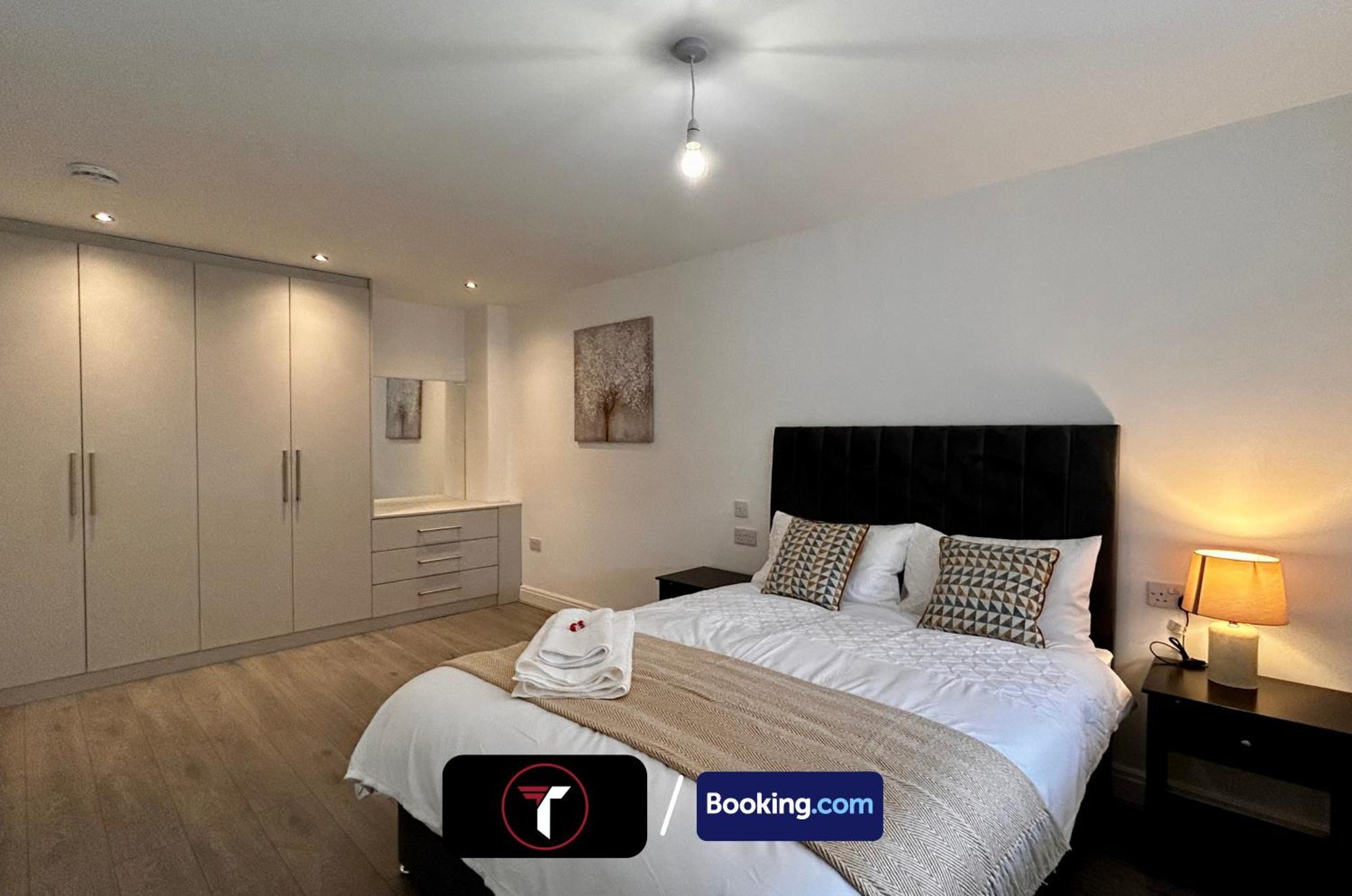 Spacious 4 Bedroom By Tara Stays Short Lets & Serviced Accommodation Aldershot With Free Wifi & Garden Εξωτερικό φωτογραφία