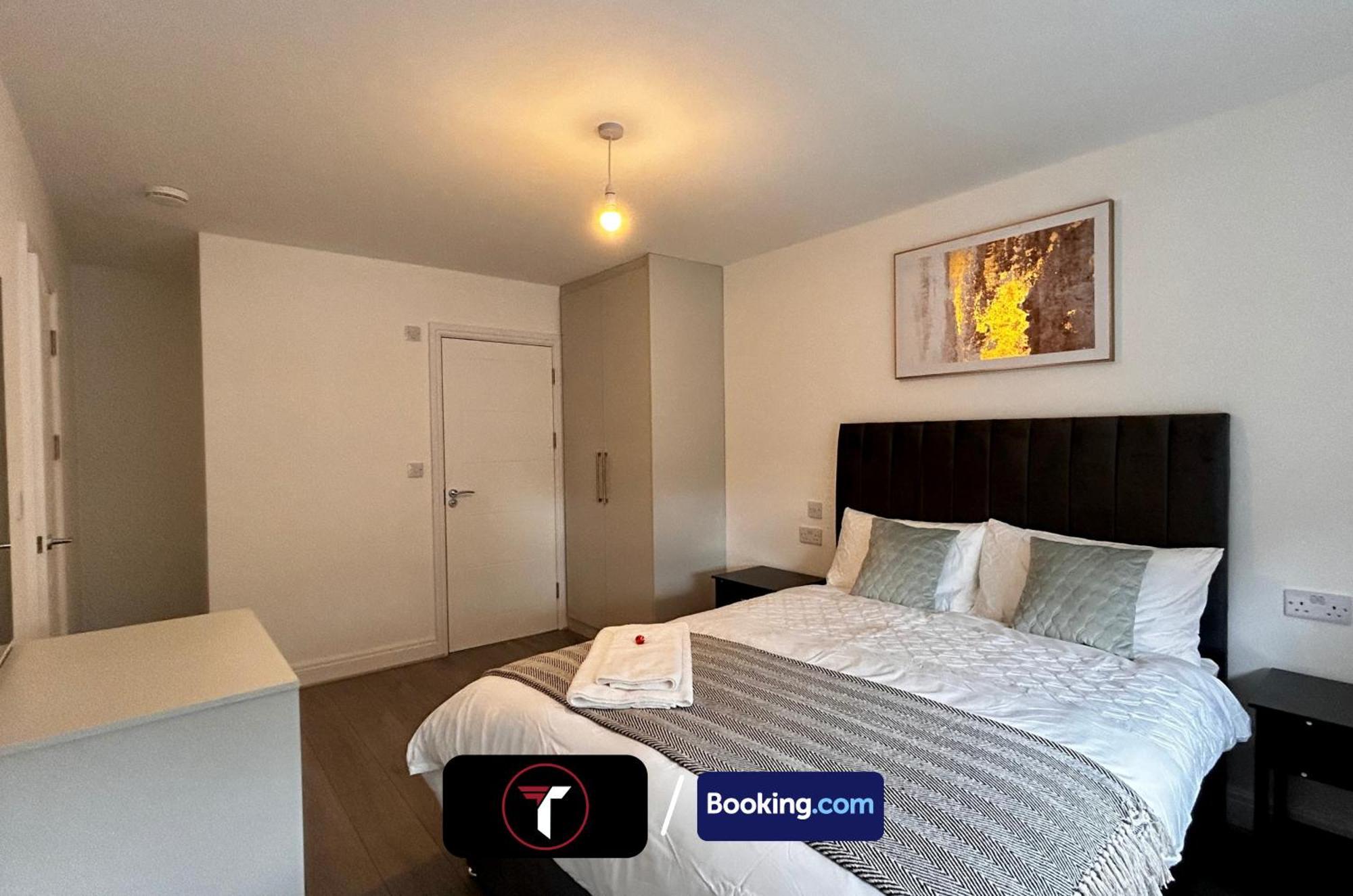 Spacious 4 Bedroom By Tara Stays Short Lets & Serviced Accommodation Aldershot With Free Wifi & Garden Εξωτερικό φωτογραφία